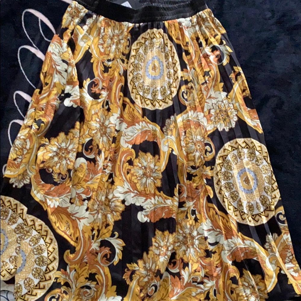 Pleaded skirt size large.